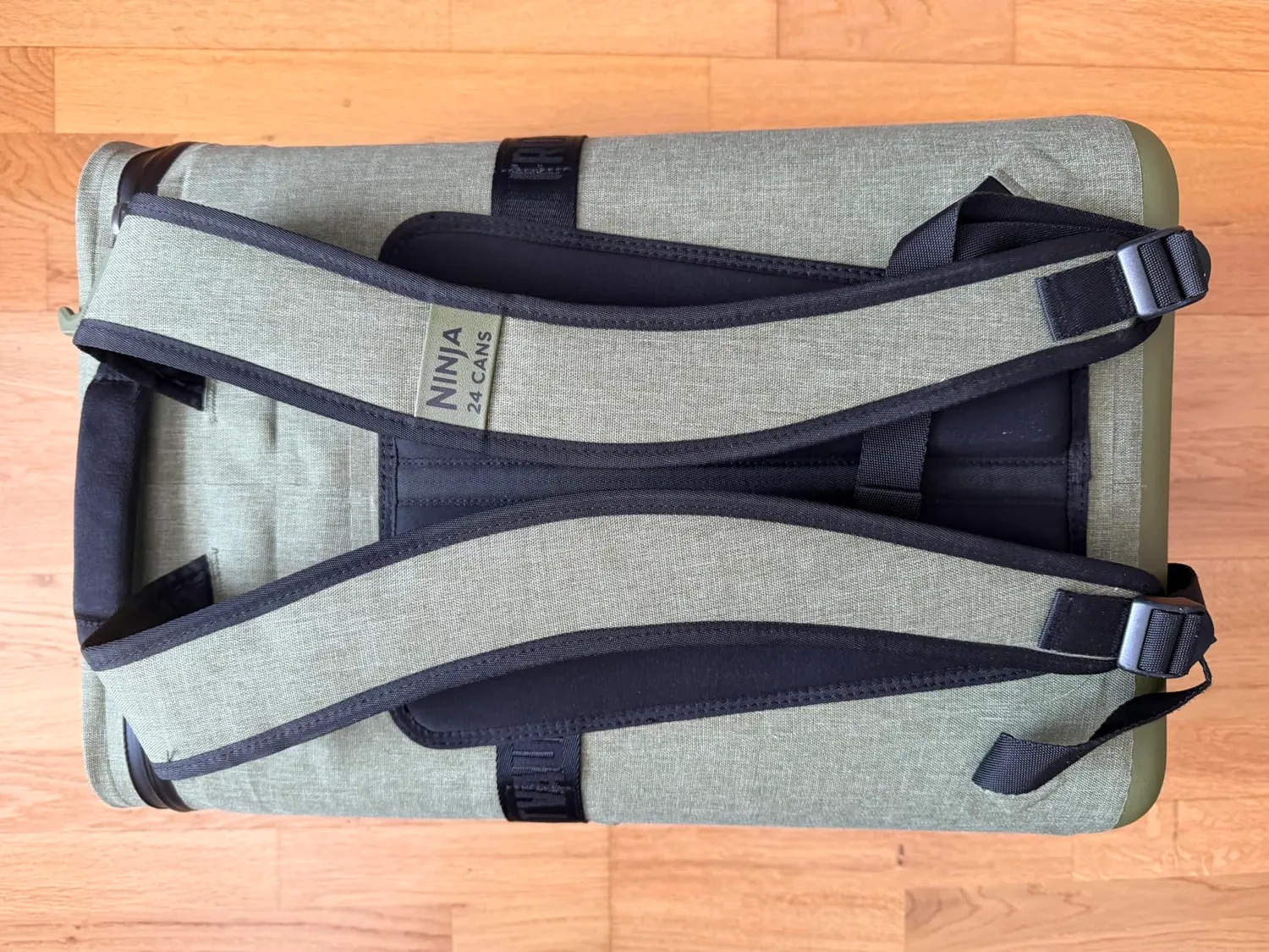 Ninja FrostVault Kühlrucksack Olivgrün 24 Dosen