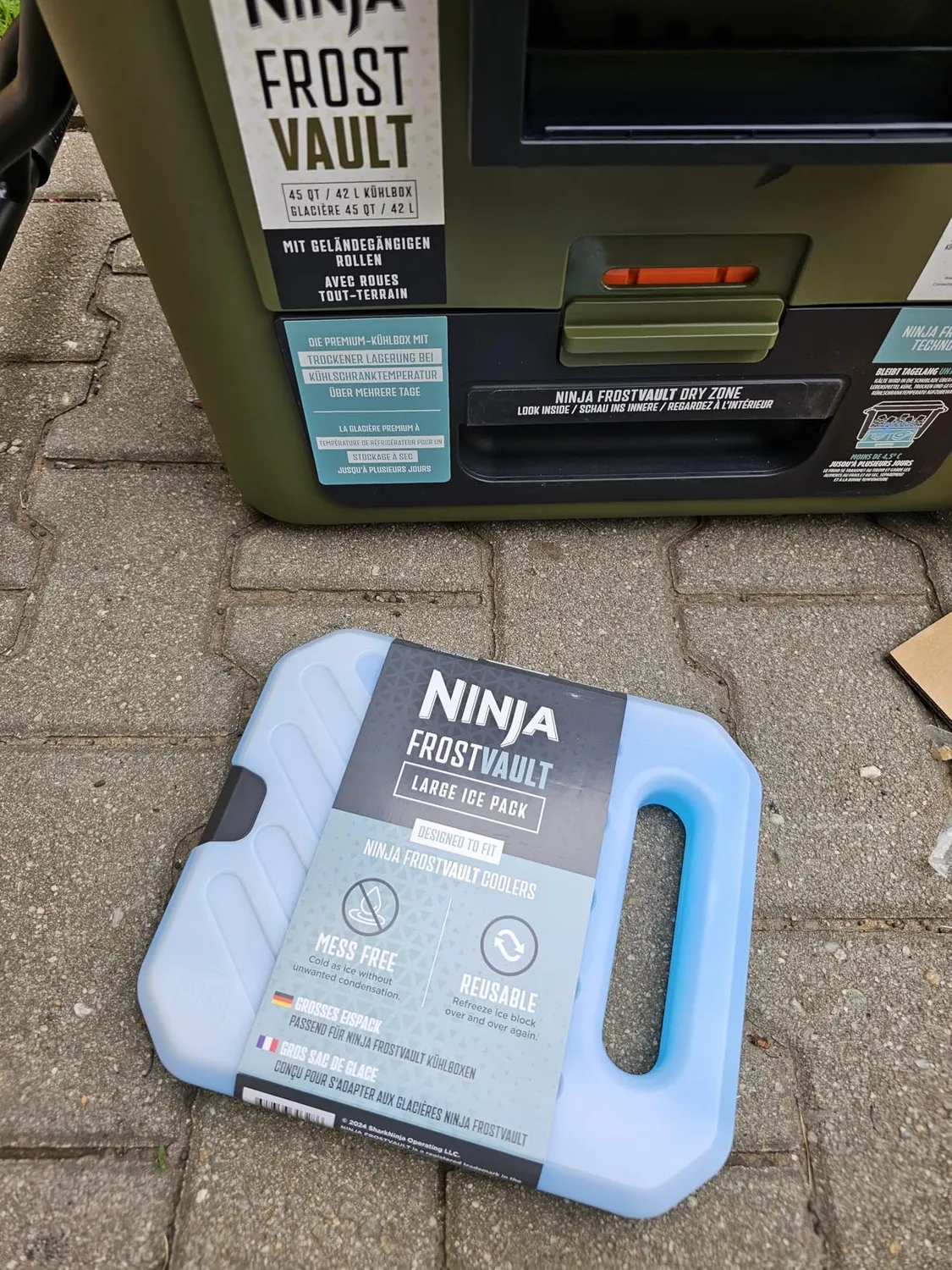 Ninja FrostVault Kühlbox 42 L mit Rollen Weiß Dry-Zone