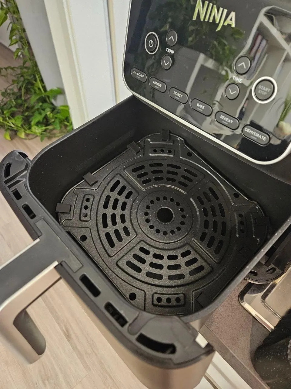 Ninja MAX PRO Heißluftfritteuse 6,2L schwarz-kupfer