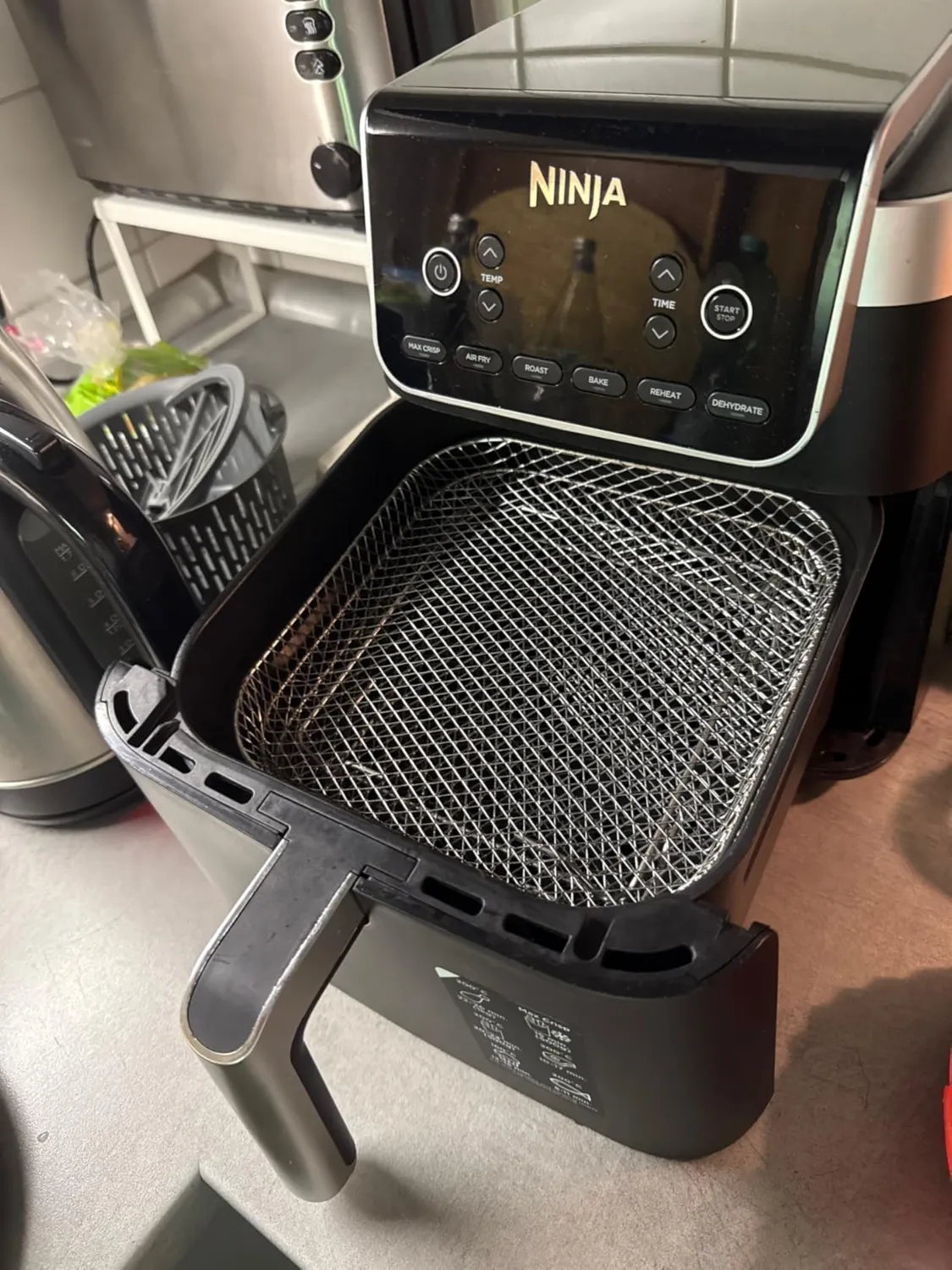 Ninja MAX PRO Heißluftfritteuse 6,2L schwarz-kupfer