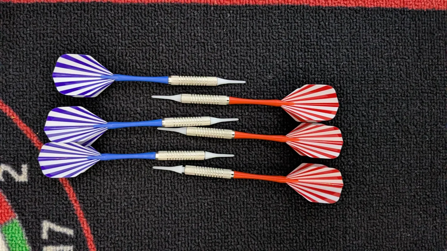 HOMELUX Elektronische Dartscheibe 6 Darts 18 Spiele
